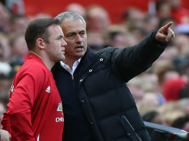 MU thâm cung bí sử: Rooney &#34;đổ lỗi&#34; Mourinho, ca ngợi Lukaku - 1