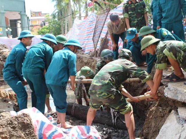 Tá hỏa phát hiện quả bom nặng 250kg khi đào móng nhà