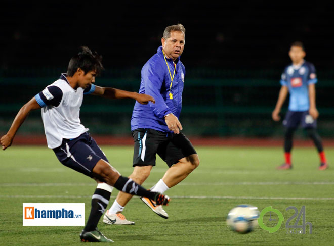 Đối thủ ĐT Việt Nam giấu bài, &#34;Ronaldo Campuchia&#34; làm mặt lạnh  - 6