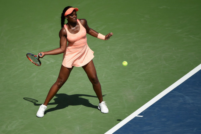 US Open ngày 7: Venus và &#34;Tiểu Serena&#34; bùng nổ, nhà ĐKVĐ Wimbledon rời giải - 2