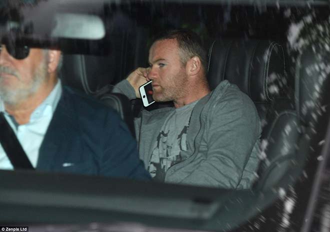 Rooney chứng nào tật nấy: Say xỉn “bay đêm”, cặp bồ bị vợ... bắt tại trận - 1