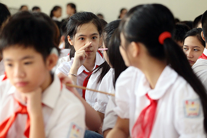 Xúc động lễ khai giảng khi HS hát Quốc ca bằng cách đặc biệt này - 6
