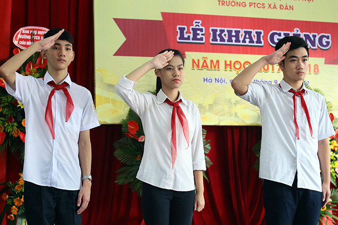 Xúc động lễ khai giảng khi HS hát Quốc ca bằng cách đặc biệt này - 10