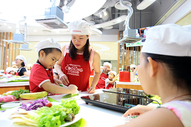 Khó tin lớp học nấu nướng miễn phí trong căn bếp “sang chảnh” nhất Hà Nội - 9