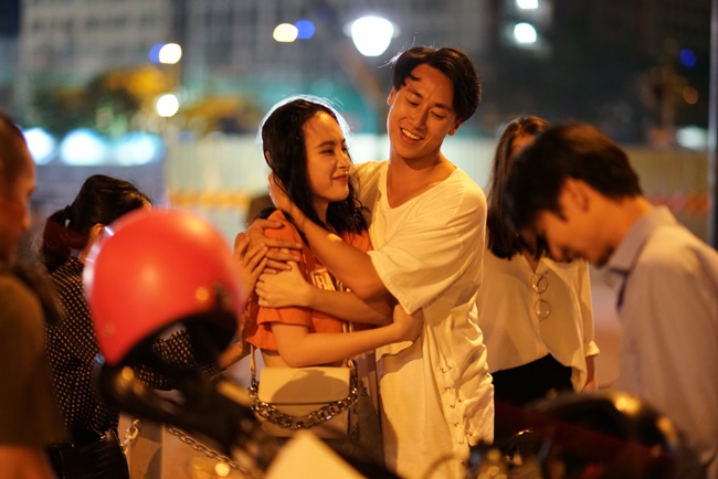 Angela Phương Trinh và Rocker Nguyễn khiến fan phát ghen vì quá tình.