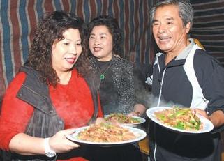 Phiên bản "Vi Tiểu Bảo" ngoài đời thực khốn khổ vì nuôi 6 bà vợ - 4