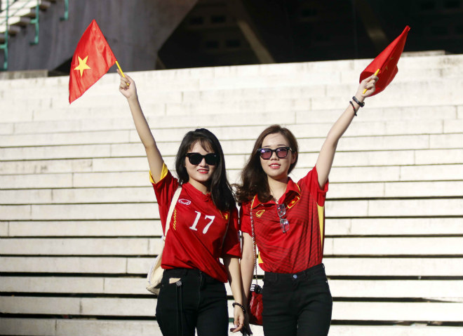 ĐT Việt Nam đấu Campuchia: Fan nữ xinh nhuộm đỏ sân Olympic - 8