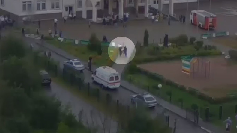 Nga: Học sinh vác dao tấn công giáo viên rồi xả súng loạn trường - 1