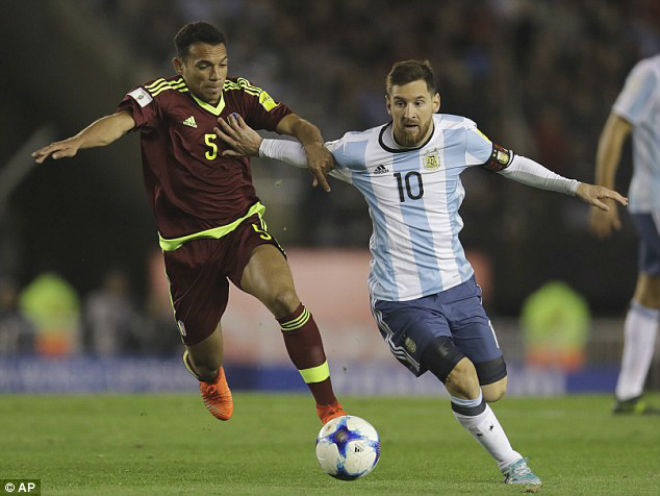 Argentina - Venezuela: Messi mất hút, đối mặt hiểm nguy - 1