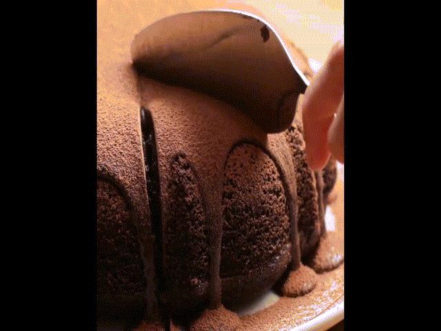 Ai mà kiềm chế nổi trước món bánh sôcôla ”khổng lồ”, kích thích thị giác này