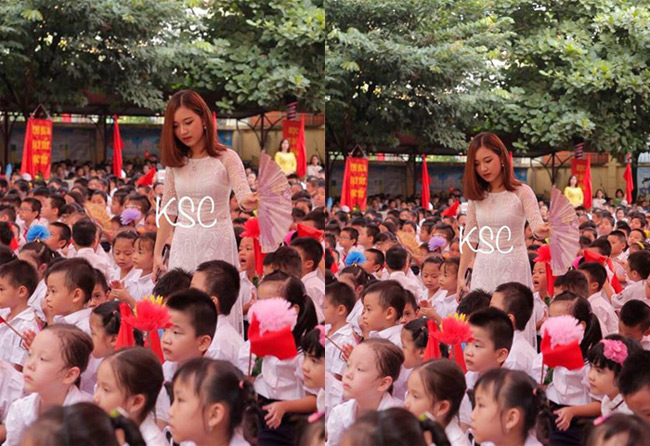 Và ngày 5/9 vừa qua, hình ảnh cô giáo Hà Nội đứng quạt cho các em nhỏ đang ngồi dự lễ khai giảng một lần nữa "gây sốt" mạng xã hội. 