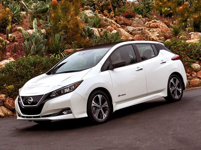Nissan Leaf 2018: Xe điện đẹp mắt giá 680 triệu đồng - 1