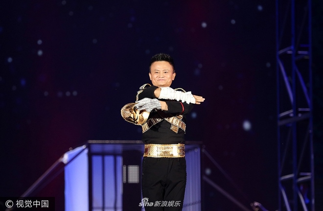 Tỷ phú giàu nhất Trung Quốc gây sốt khi nhái Michael Jackson - 1