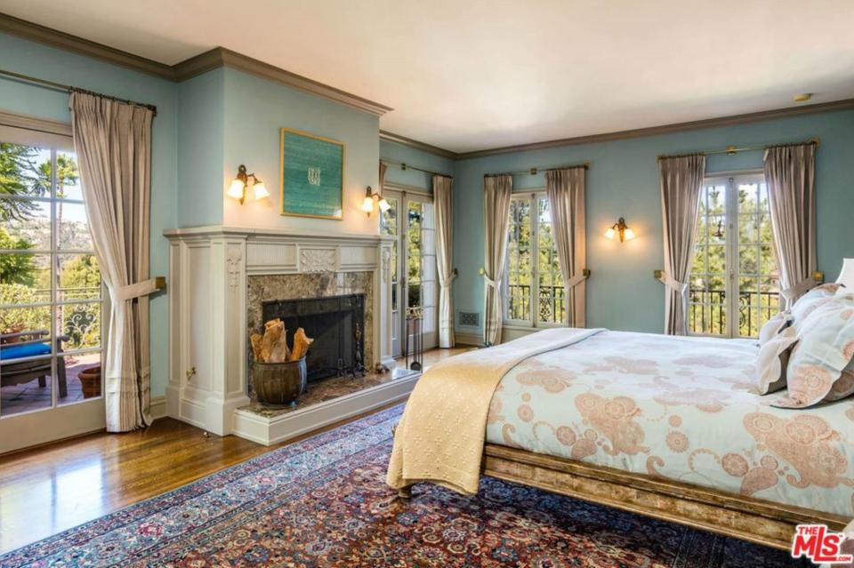 Có gì trong dinh thự sang trọng trị giá 565 tỷ của Angelina Jolie? - 3