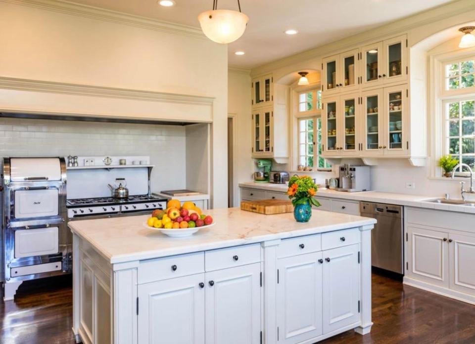 Có gì trong dinh thự sang trọng trị giá 565 tỷ của Angelina Jolie? - 5