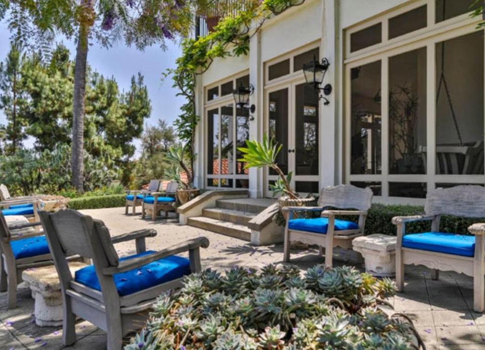 Có gì trong dinh thự sang trọng trị giá 565 tỷ của Angelina Jolie? - 6