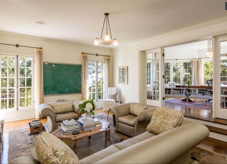 Có gì trong dinh thự sang trọng trị giá 565 tỷ của Angelina Jolie? - 8