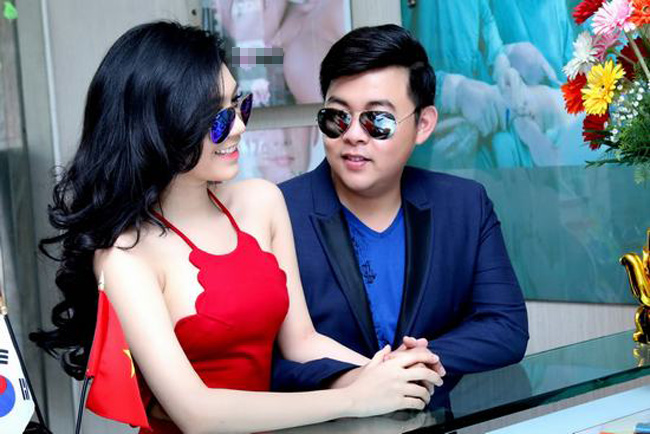 Trong chuyện tình ái, Thanh Bi gây chú ý nhất khi công khai mối tình với nam ca sĩ Quang Lê.