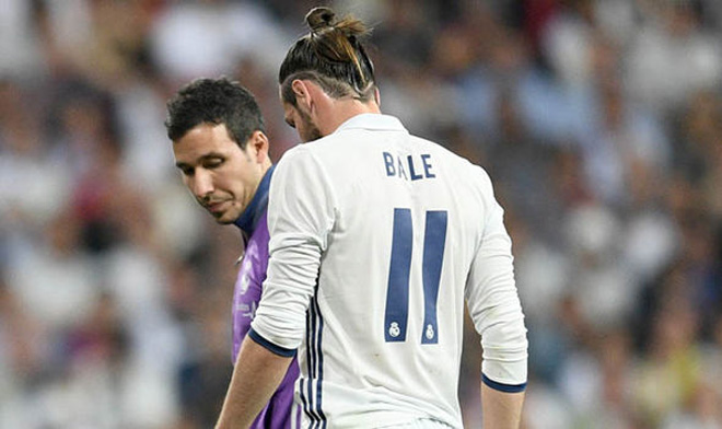 Bỏ lỡ 3 cơ hội ngon ăn, Bale &#34;chân gỗ&#34; khiến fan Real phát điên - 1