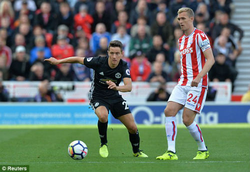 Chi tiết Stoke City - MU: Bất lực trước &#34;xe bus&#34; (KT) - 3
