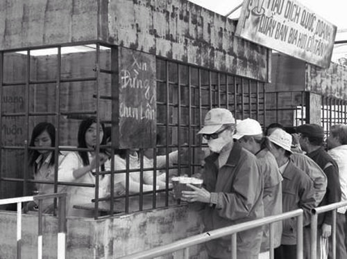 Chuyện ít người biết về nguồn gốc chiếc cốc uống bia “huyền thoại” - 2