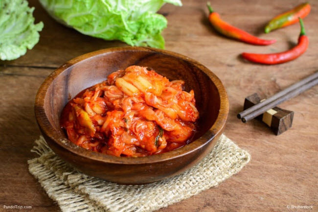 Nhưng món ăn nổi tiếng nhất và được coi là biểu tượng của Hàn Quốc là kim chi.