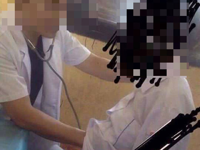 Nóng trong tuần: Bác sĩ luồn tay vào áo nữ sinh để khám gây xôn xao - 1