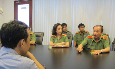 Nóng trong tuần: Bác sĩ luồn tay vào áo nữ sinh để khám gây xôn xao - 4