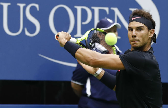 Clip hot US Open: Nadal trả giao bóng trái tay ảo diệu, cả sân chết lặng - 1