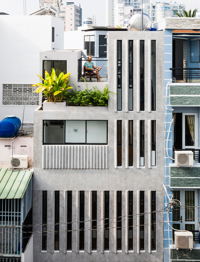 Ngôi nhà nằm trong một con hẻm nhỏ ở Thành phố Hồ Chí Minh.