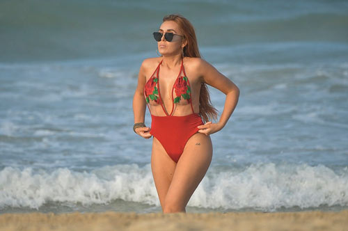 Tình 1 đêm của Wayne Rooney mặc áo tắm trong suốt khiêu khích - 4