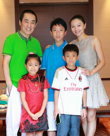 Ca sĩ "Người đến từ Triều Châu" hẹn hò gái trẻ kém 43 tuổi "chưa là gì" với nhiều sao - 9