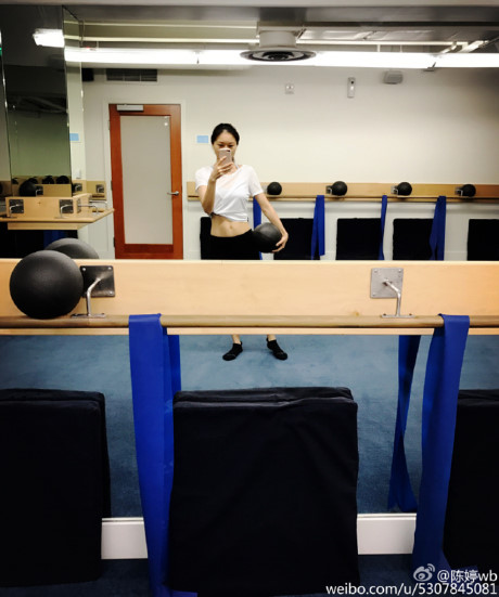 Ca sĩ "Người đến từ Triều Châu" hẹn hò gái trẻ kém 43 tuổi "chưa là gì" với nhiều sao - 10