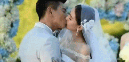 Nụ hôn của sao trong ngày cưới: Người dịu dàng, kẻ cuồng nhiệt - 1