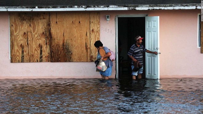 Florida tan hoang xơ xác sau khi siêu bão Irma càn quét - 4