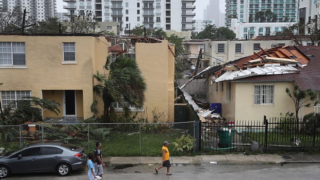 Florida tan hoang xơ xác sau khi siêu bão Irma càn quét - 9