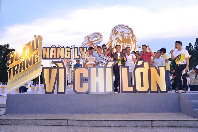 Lễ hội Bia Sư Tử Trắng “Nâng ly vì chí lớn” - Đêm hội đầy niềm vui của người dân - 6