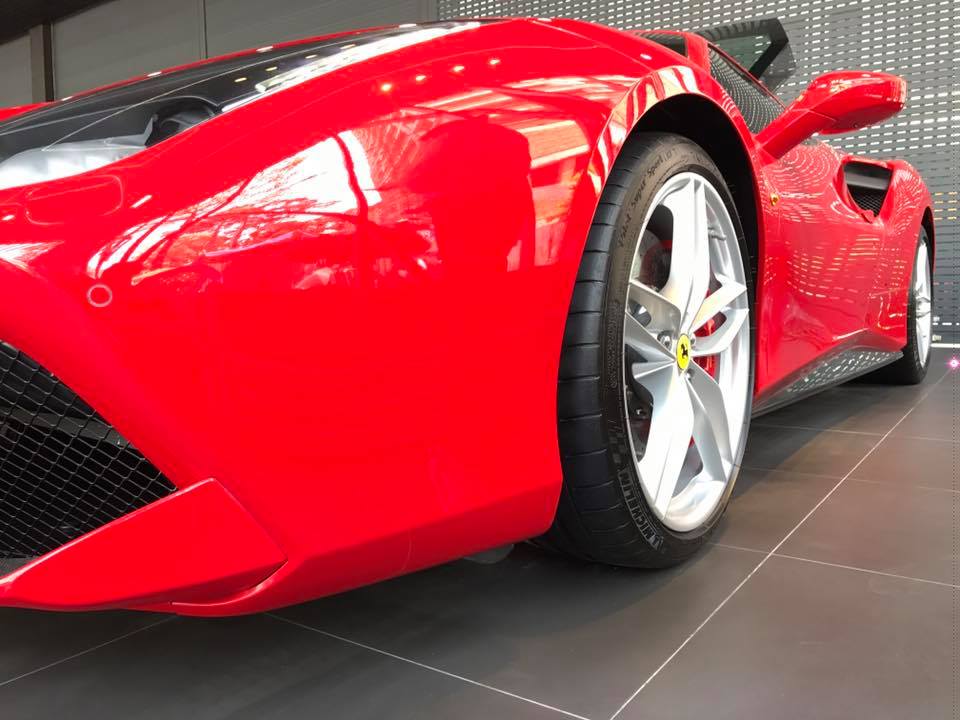 Tuấn Hưng khoe siêu xe Ferrari hơn 15 tỷ đồng khiến dân tình choáng - 2