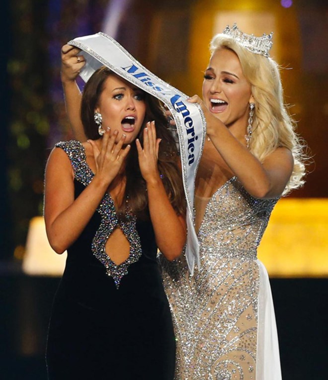 Thật bất ngờ, nữ chính trị gia đã đăng quang hoa hậu Mỹ - 1