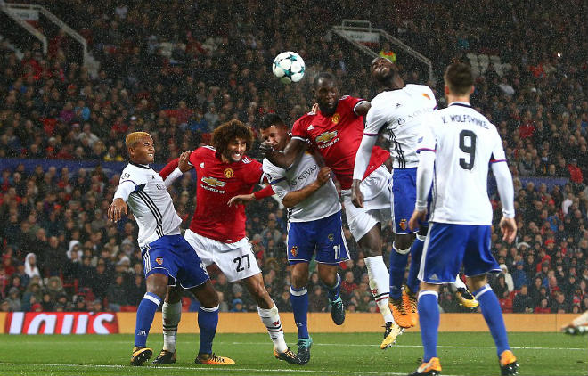 MU đại thắng Basel: Song tấu &#34;thiết đầu công&#34;, nổ tung Old Trafford - 6