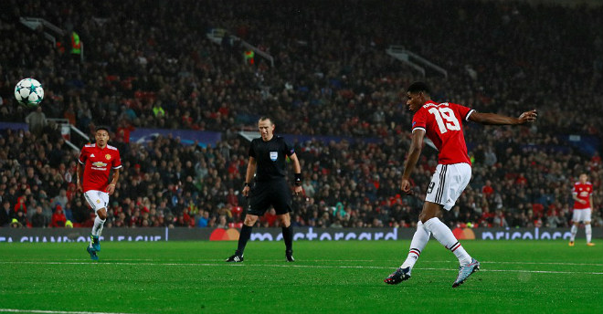 MU đại thắng Basel: Song tấu &#34;thiết đầu công&#34;, nổ tung Old Trafford - 10