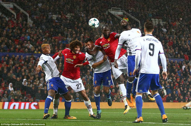 Góc chiến thuật MU – Basel: Phù thủy Mourinho, thần tài Fellaini - 3