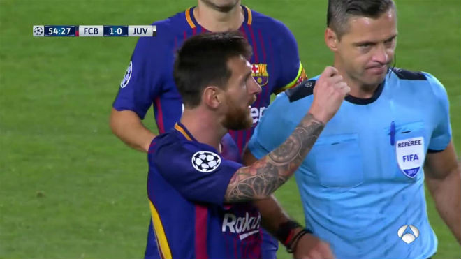 Messi “vùi dập” Juve, &#34;trêu&#34; trọng tài như Ronaldo nhưng thoát thẻ đỏ - 3