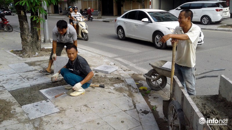 Hà Nội: Công trình lát đá vỉa hè mới làm xong đã nát bét - 10