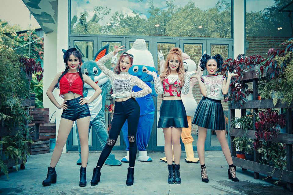 Nhóm nhạc nữ S-Girls phát hành MV sau thời gian ế show, thiếu thốn tiền bạc - 1