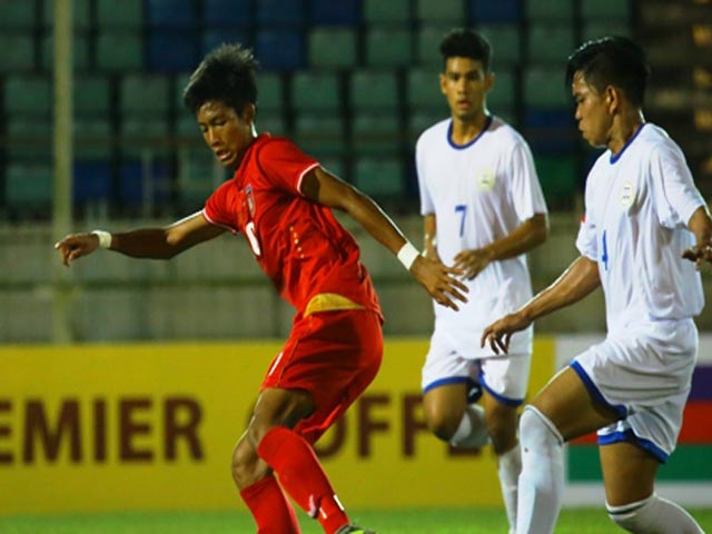 U18 Myanmar vào bóng như “đốn củi”, U18 Việt Nam đau đớn nằm sân