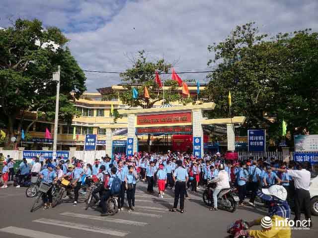 Siêu bão số 10 áp sát đất liền: Toàn bộ học sinh Quảng Trị, Huế nghỉ học - 1