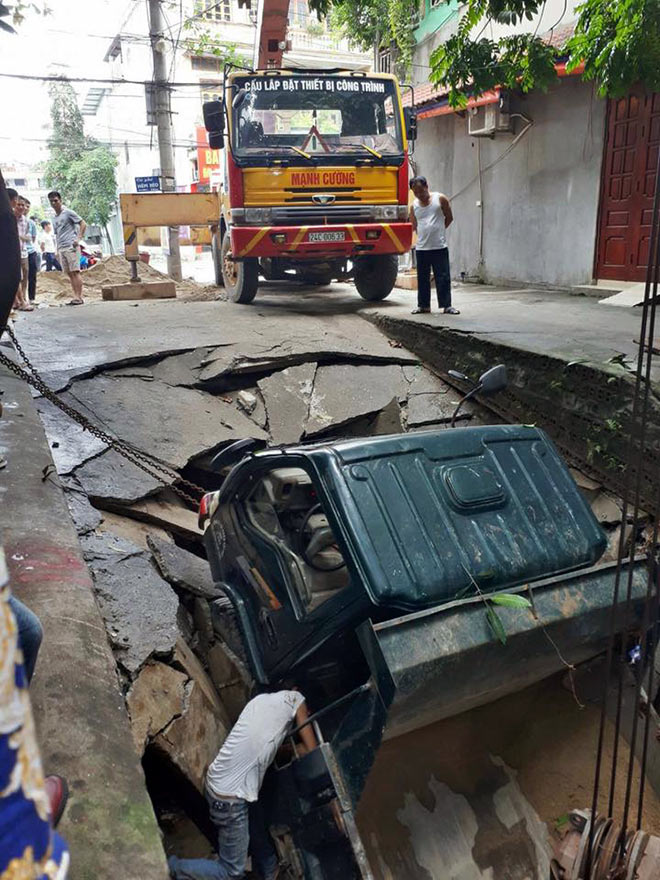 Nóng 24h qua: Hai tử tù "biến mất" khỏi trại giam trong đêm - 4