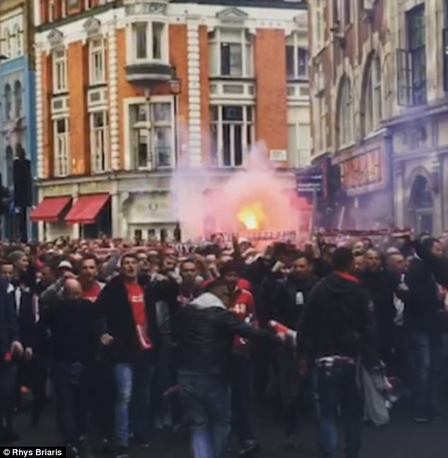 Fan quá khích Cologne làm loạn dọa Arsenal, thành London thất thủ - 1