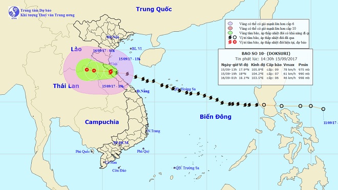 Bản tin thời tiết 15h: Bão số 10 áp sát biên giới Việt-Lào, miền Trung mưa gió điên cuồng - 1